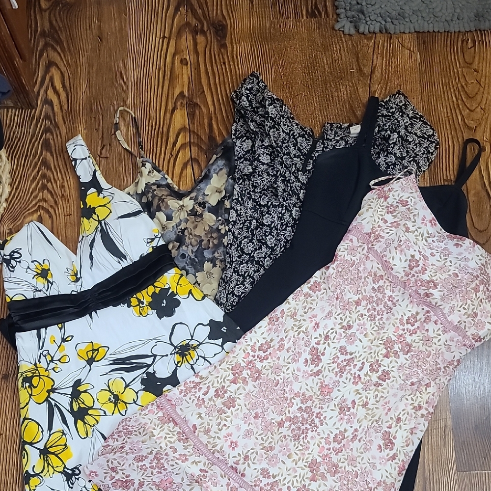 Lot Of 5 super cute summer dresses.  Size Small